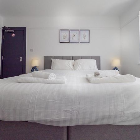 3Br Haven Retreat In Wallasey With Free Street Parking Bagian luar foto