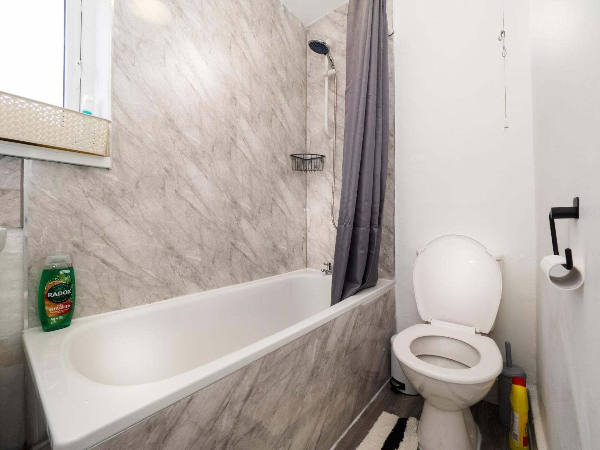 3Br Haven Retreat In Wallasey With Free Street Parking Bagian luar foto