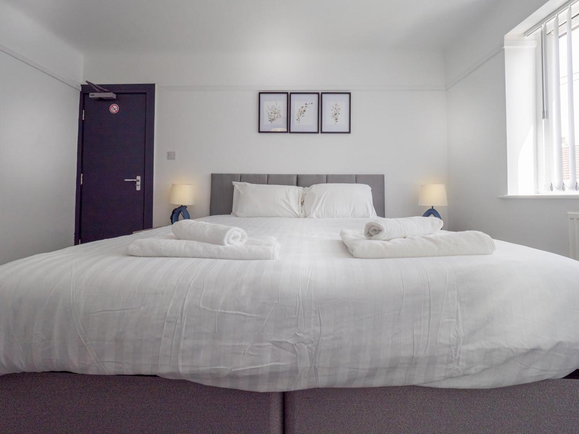 3Br Haven Retreat In Wallasey With Free Street Parking Bagian luar foto