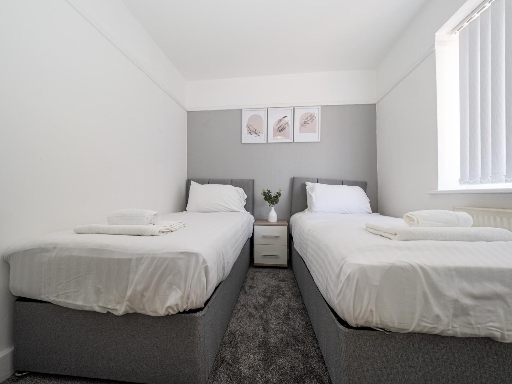 3Br Haven Retreat In Wallasey With Free Street Parking Bagian luar foto