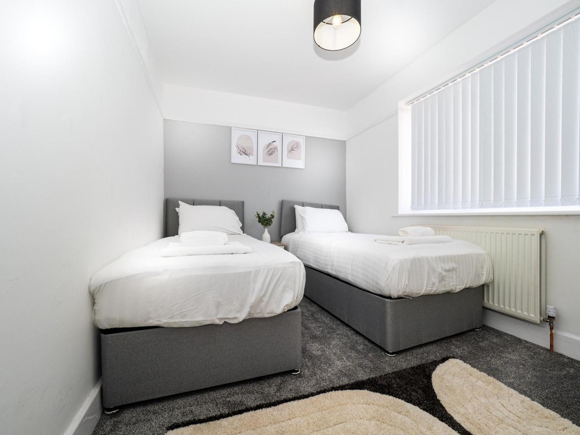 3Br Haven Retreat In Wallasey With Free Street Parking Bagian luar foto
