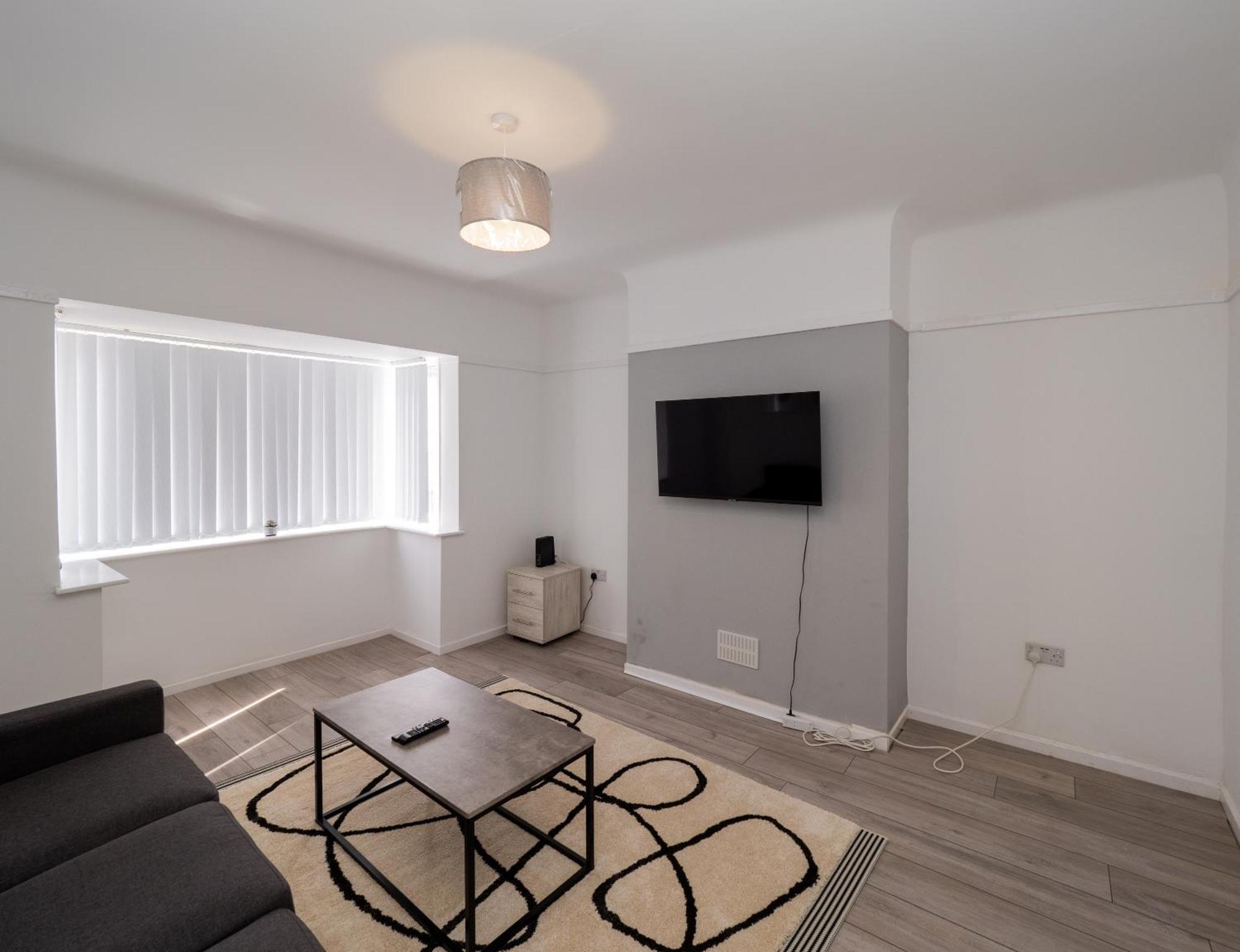 3Br Haven Retreat In Wallasey With Free Street Parking Bagian luar foto