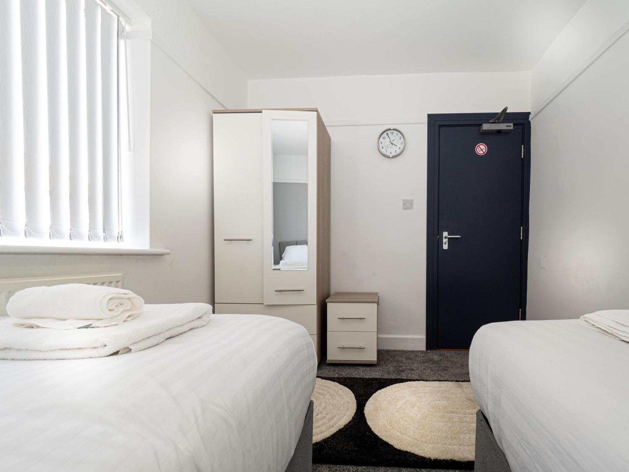 3Br Haven Retreat In Wallasey With Free Street Parking Bagian luar foto
